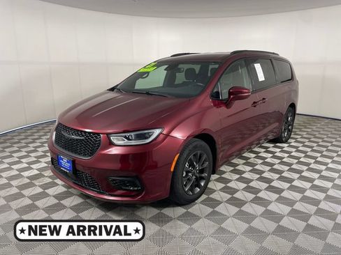 Used 2021 Chrysler Pacifica Touring w/ S Appearance Package FWD image 1