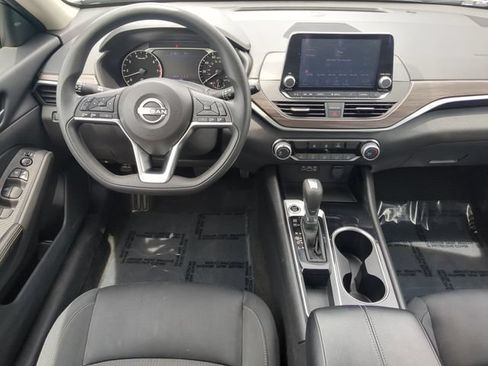 Used 2024 Nissan Altima 2.5 SV FWD image 16