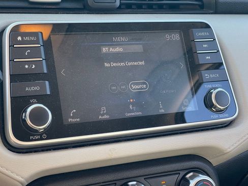 Used 2021 Nissan Versa SV image 9