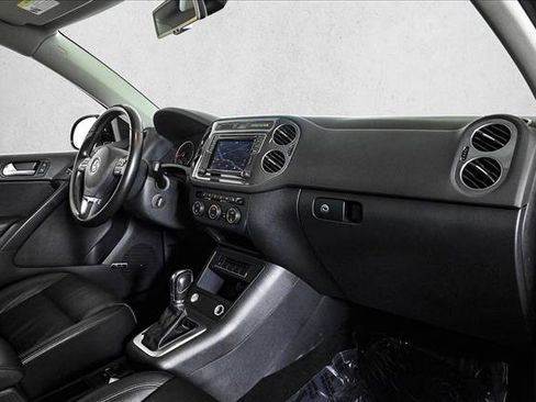 Used 2016 Volkswagen Tiguan SEL image 23