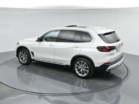 Used 2025 BMW X5 xDrive50e image 44