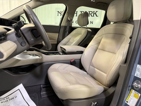 Used 2025 Lincoln Nautilus Premier AWD/4WD image 10