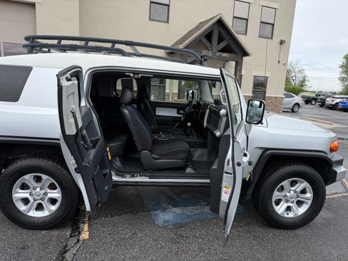 Used 2007 Toyota FJ Cruiser 4WD image 14
