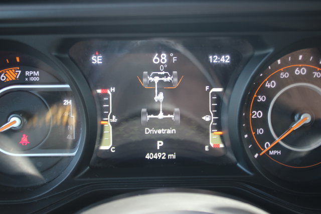 Used 2025 Jeep Wrangler Unlimited Sahara AWD/4WD image 16