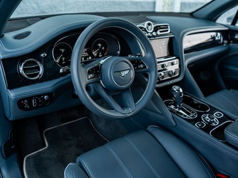 Certified 2023 Bentley Bentayga Extended Wheelbase AWD/4WD image 30