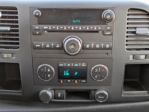 Used 2013 Chevrolet Silverado 1500 LT image 18