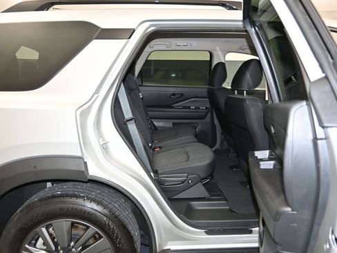 Certified 2024 Nissan Pathfinder SV image 26