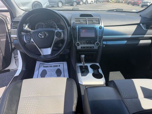 Used 2012 Toyota Camry SE w/ Convenience Pkg image 16