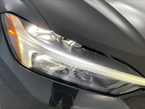 Used 2023 Volvo XC60 B5 Ultimate w/ Climate Package image 38