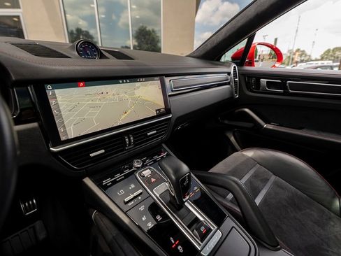 Used 2021 Porsche Cayenne GTS AWD/4WD image 40