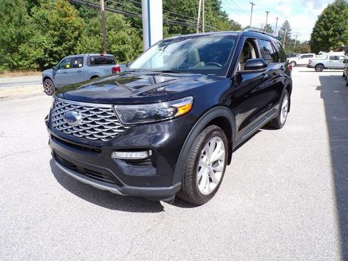 Certified 2022 Ford Explorer Platinum w/ Technology Package image 3