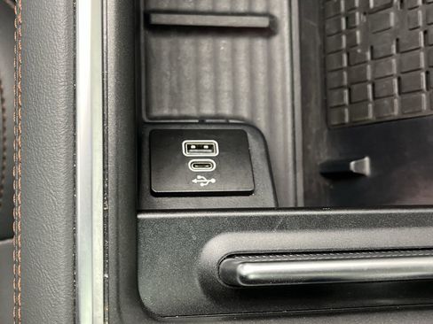 Used 2025 Ford Expedition Active image 27