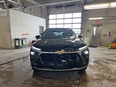 New 2026 Chevrolet Trax LT w/ Sunroof Package image 2