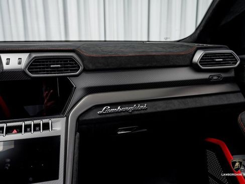 Used 2024 Lamborghini Urus Performante image 43