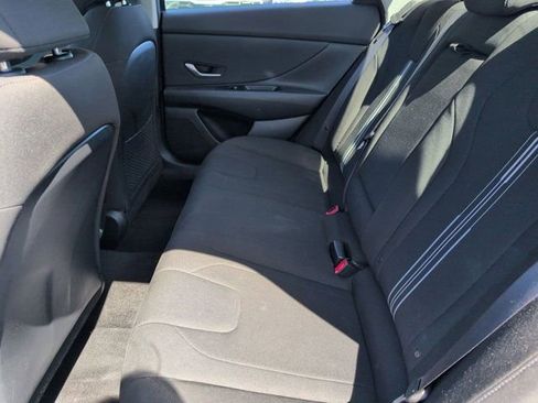 Used 2025 Hyundai Elantra SEL image 25