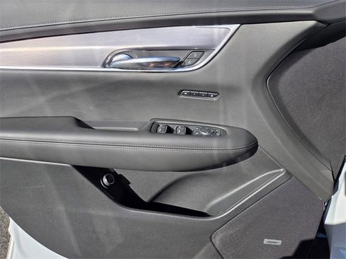 New 2025 Cadillac XT6 Luxury image 19