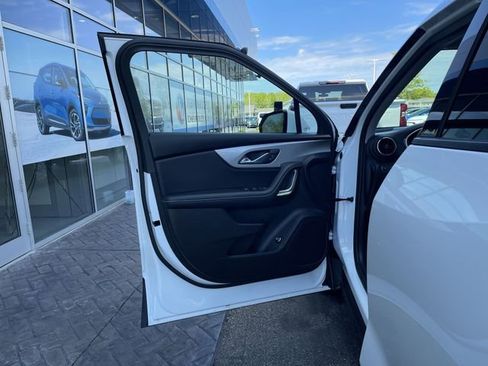 Certified 2025 Chevrolet Blazer LT w/ Convenience Package FWD image 22
