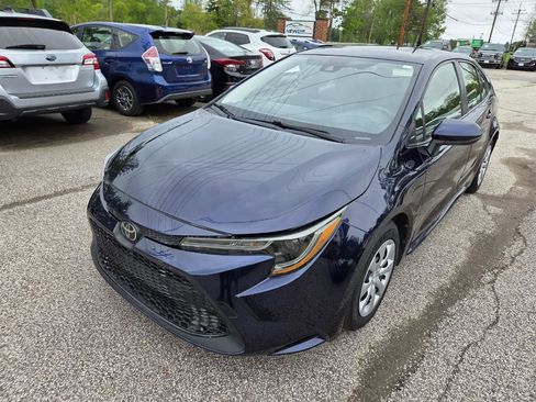 Used 2021 Toyota Corolla LE FWD image 2