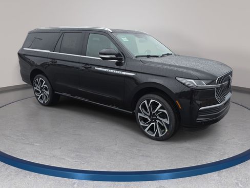 New 2026 Lincoln Navigator L Reserve AWD/4WD image 3