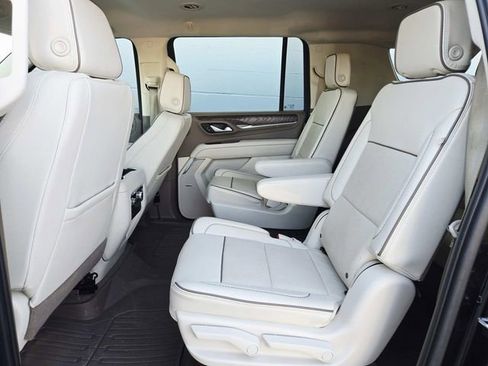 Used 2022 GMC Yukon XL Denali image 9