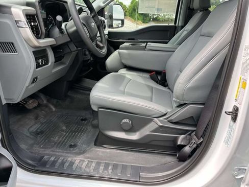 New 2026 Ford F250 XL w/ XL Chrome Package RWD image 25