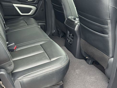 Used 2020 Nissan Titan SL w/ Moonroof Package image 17
