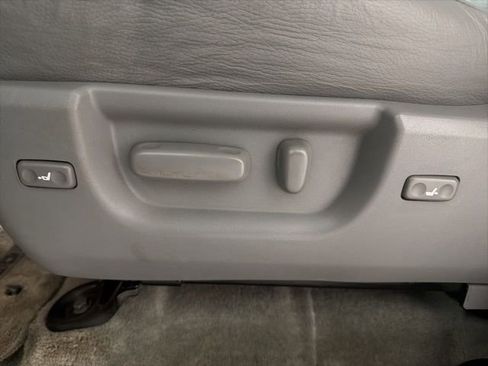 Used 2011 Toyota Sequoia Limited AWD/4WD image 32