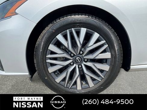 Used 2024 Nissan Altima 2.5 SV w/ SV Premium Package FWD image 9