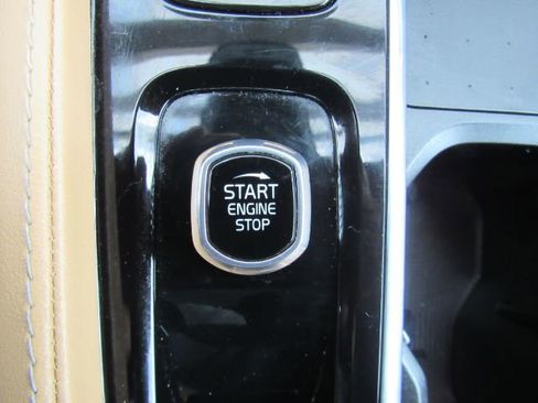 Used 2022 Volvo V90 B6 Cross Country image 47