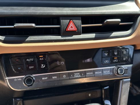 Certified 2024 Kia Seltos EX AWD/4WD image 17