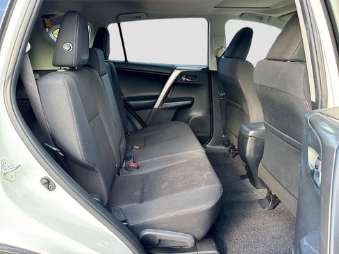 Used 2018 Toyota RAV4 XLE FWD image 25