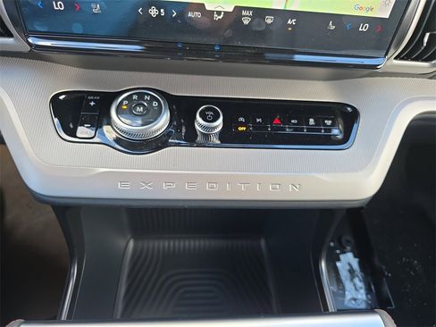 New 2025 Ford Expedition Active image 27