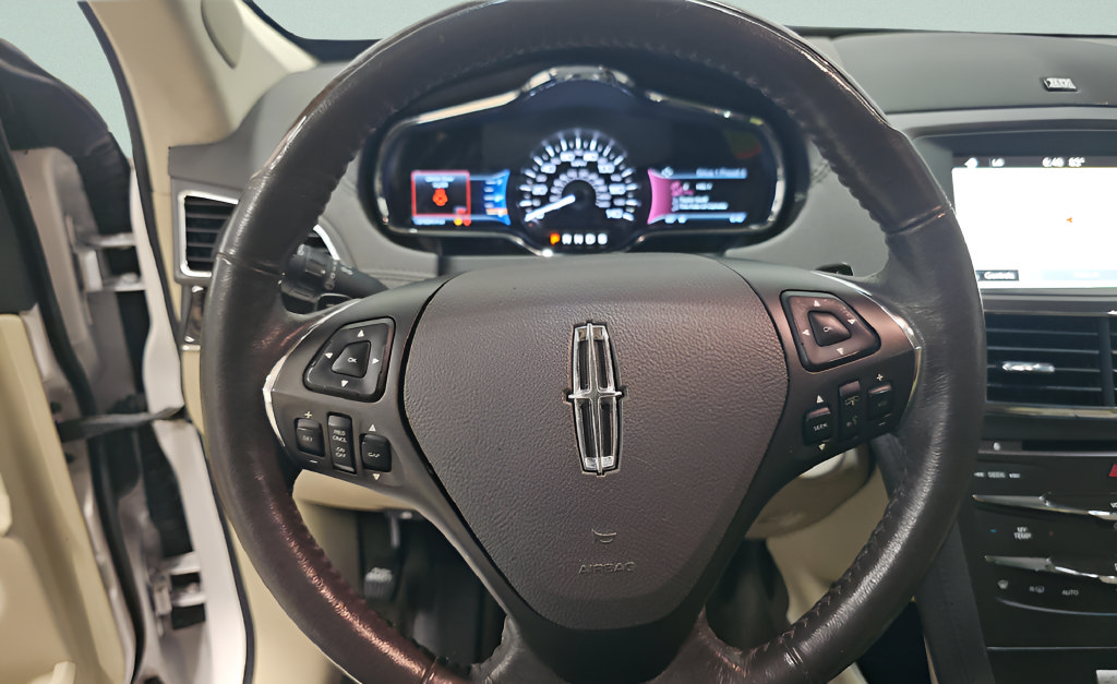Used 2018 Lincoln MKT AWD image 24