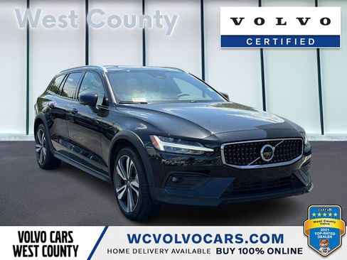 Certified 2025 Volvo V60 B5 Cross Country Plus AWD/4WD image 1