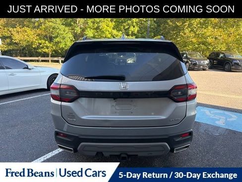 Used 2025 Honda Pilot Elite image 6