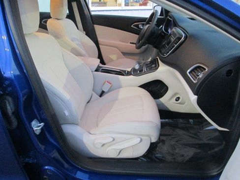 Used 2016 Chrysler 200 Limited image 12