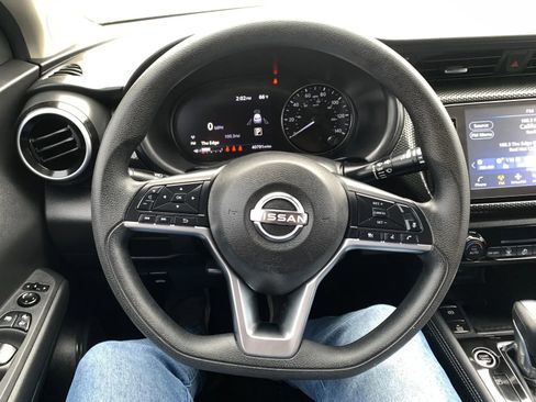 Used 2022 Nissan Kicks SV image 13