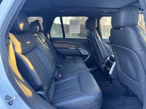 Certified 2025 Land Rover Range Rover SE AWD/4WD image 17