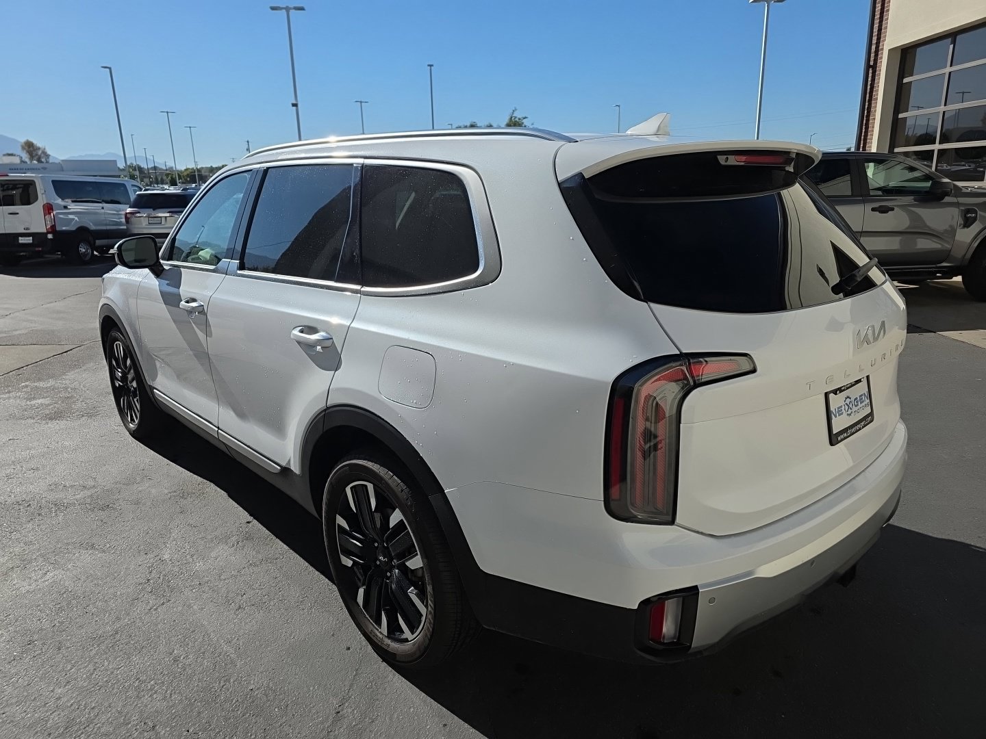 Used 2024 Kia Telluride SX Prestige w/ Towing Package AWD/4WD image 32
