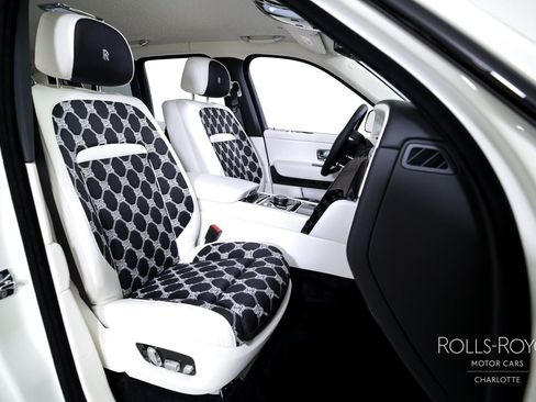Used 2026 Rolls-Royce Cullinan AWD/4WD image 36