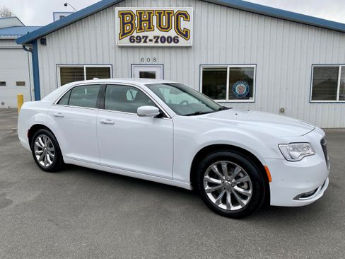 Used 2021 Chrysler 300 Touring L AWD/4WD image 1