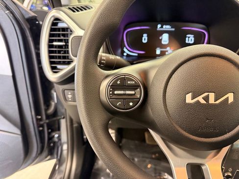 Used 2025 Kia Soul LX w/ LX Technology Package FWD image 13