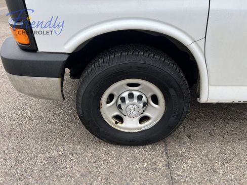 Used 2016 Chevrolet Express 3500 RWD image 4