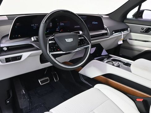 New 2027 Cadillac Vistiq Sport w/ LPO, Floor Liner Package AWD/4WD image 11