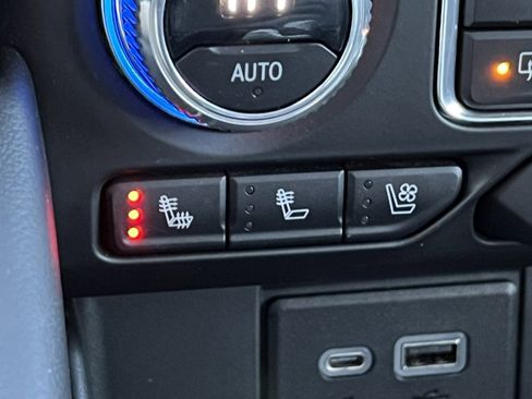 Used 2023 GMC Yukon XL AT4 image 30