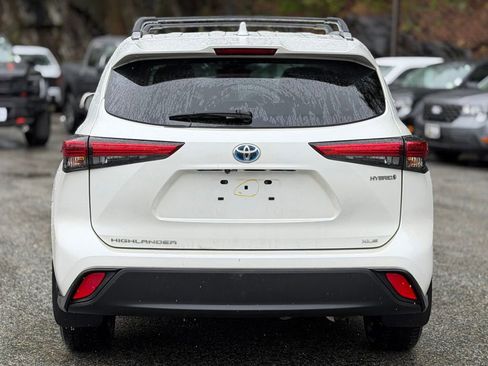 Used 2022 Toyota Highlander XLE AWD/4WD image 4