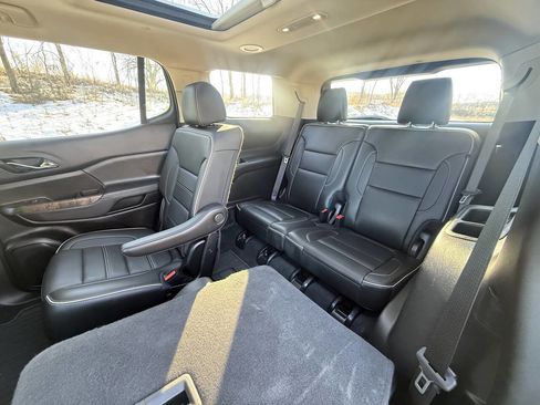 Used 2023 GMC Acadia Denali w/ Denali Ultimate Package image 9