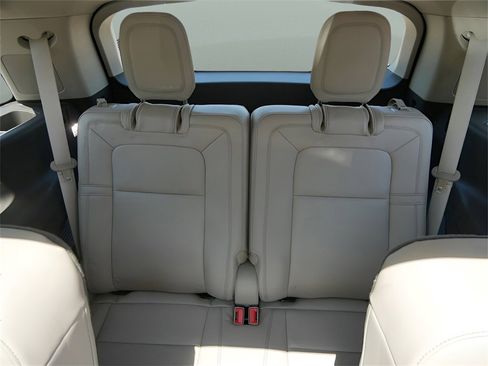 Used 2023 Lincoln Aviator Reserve w/ Equipment Group 201A image 16