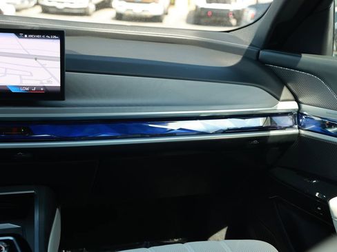 Used 2023 BMW 740i w/ Luxury Rear Seating Package RWD image 29