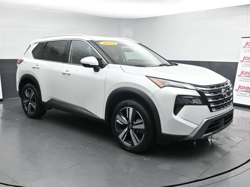 Used 2024 Nissan Rogue SL AWD/4WD image 2